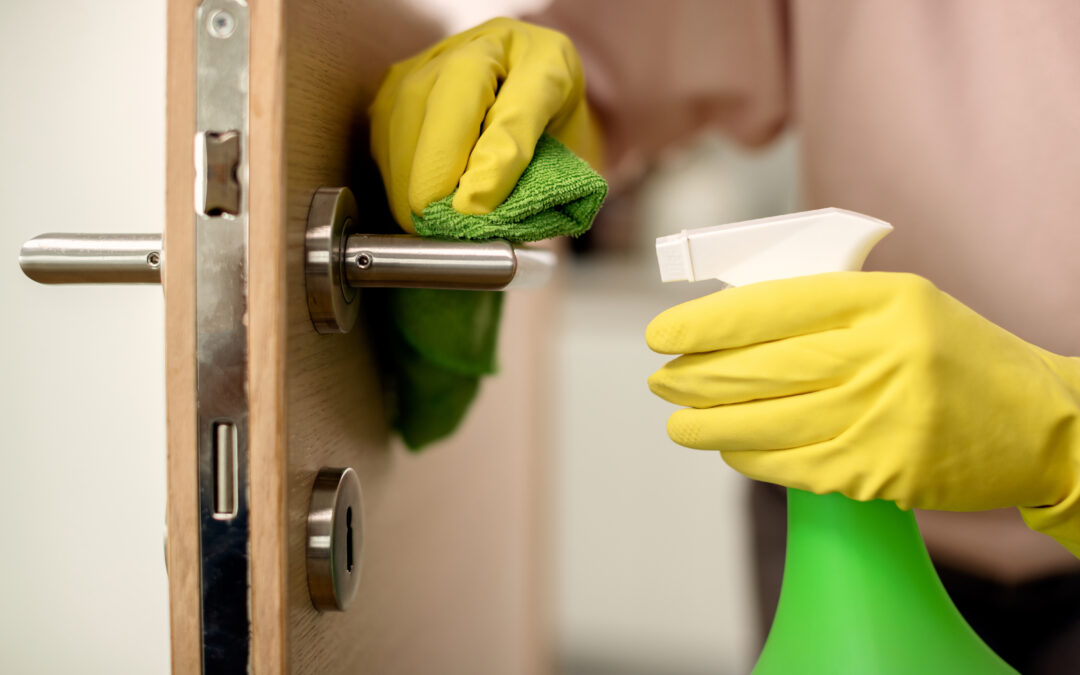 Cómo Limpiar Eficazmente las Puertas de tu Casa: Los Mejores Consejos para una Limpieza Profunda
